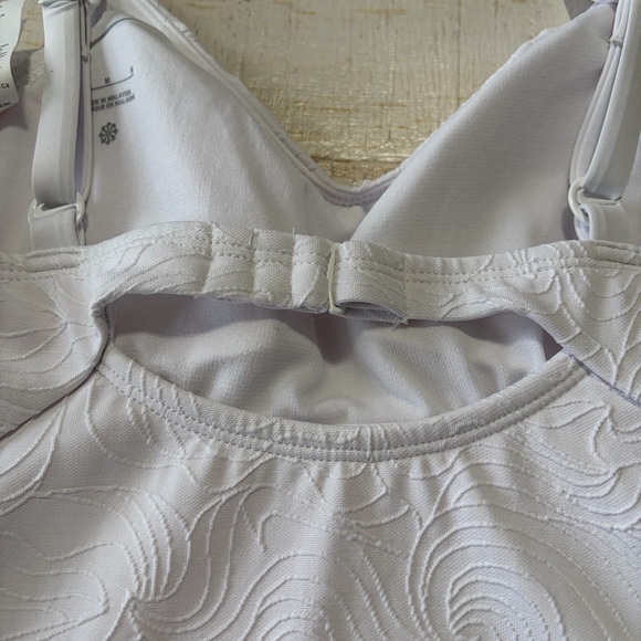 Nike V-Neck Jacquard One Piece Swimsuit NWT size Medium White Bathing Suit - Picture 10 of 15